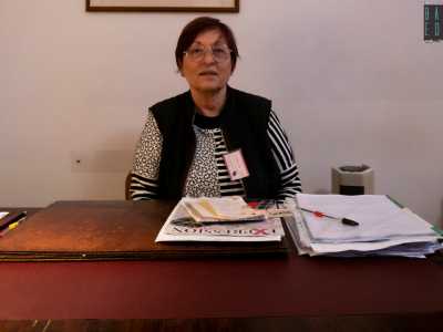 Quest�ultimo � il nome dell�82enne signora Carenza, che nel 1968 ha fondato questa decennale attivit�. Incontriamo la donna nella reception, dopo aver percorso le scale d�ingresso che ci conducono a un livello sotterraneo